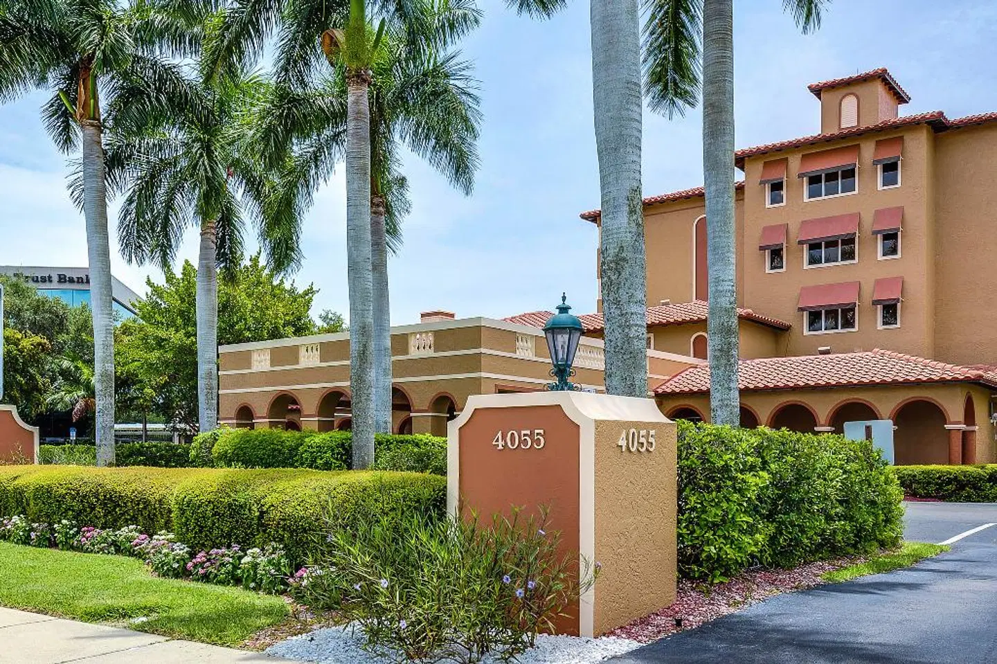 Inn of Naples, Tapestry Collection by Hilton Garten