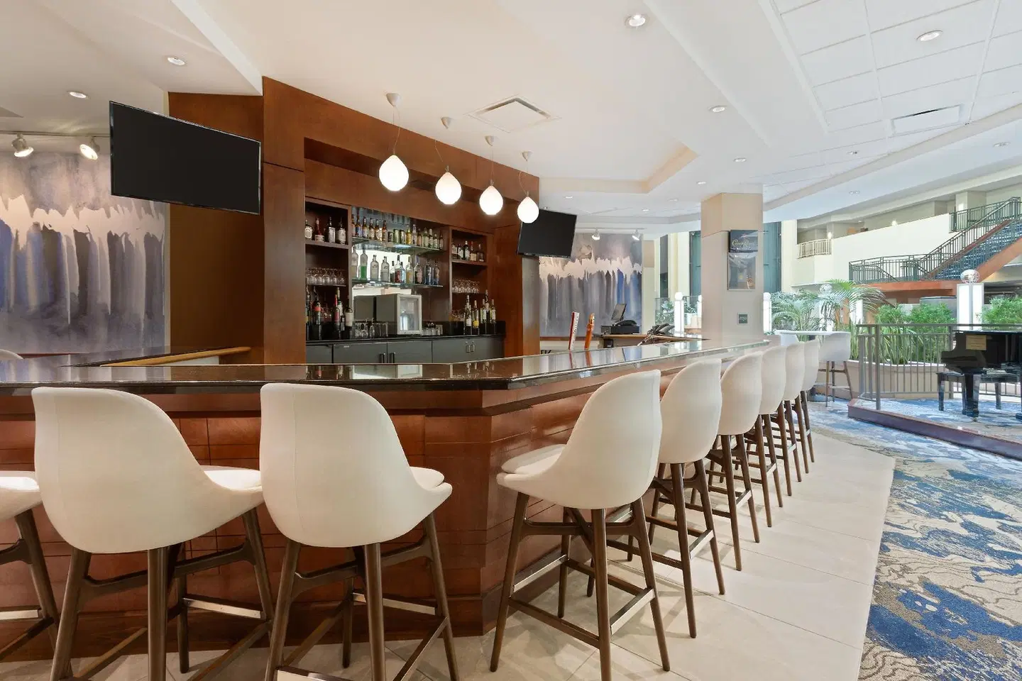 Embassy Suites by Hilton Tampa USF Near Busch Gardens Bar