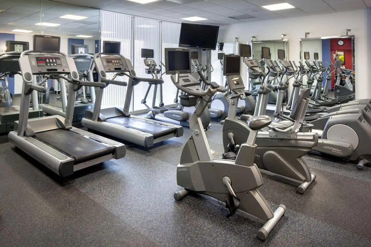 Four Points by Sheraton Los Angeles International Airport SPORTS_AND_LEISURE