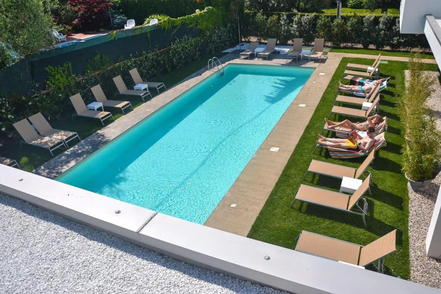 Maximilian OUTDOOR_POOL