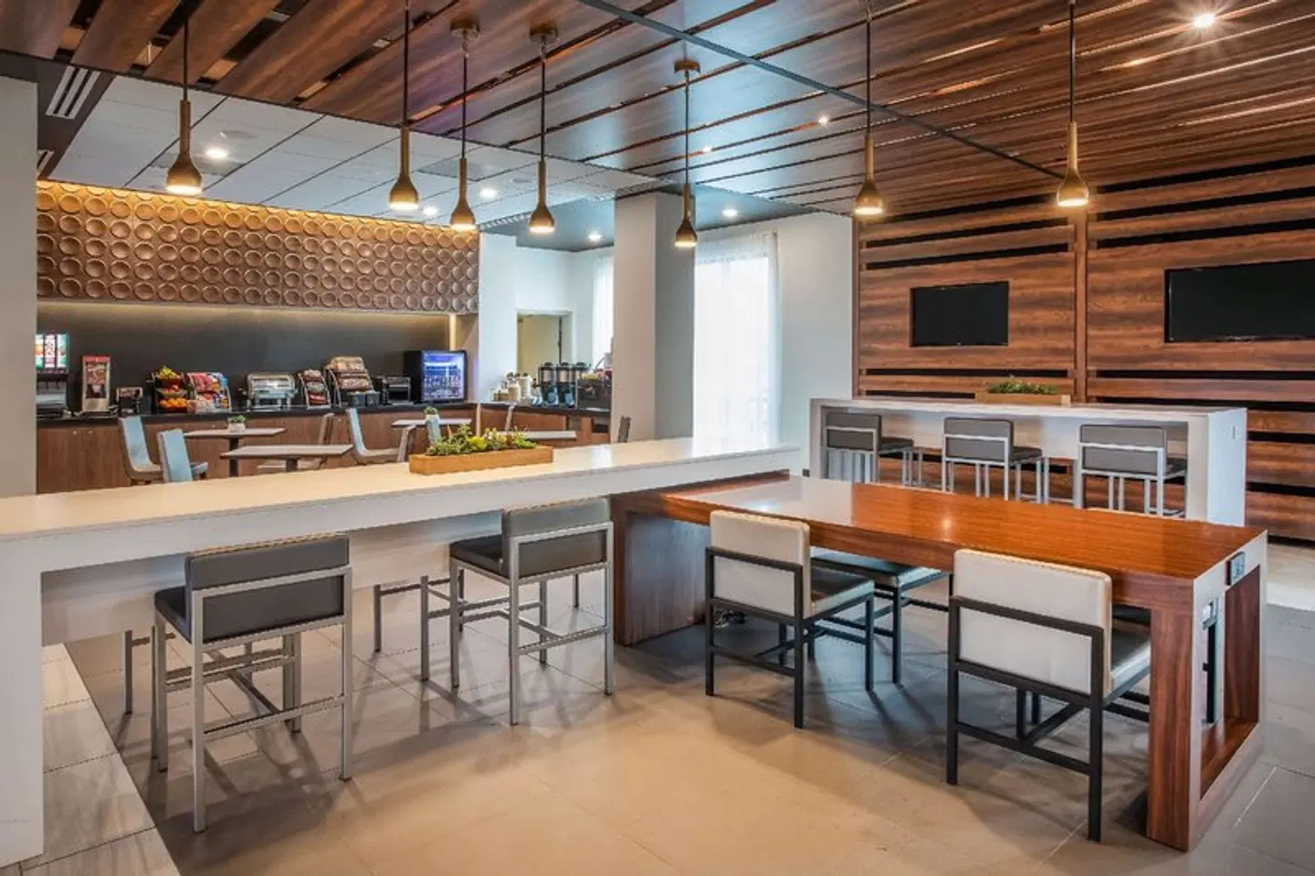 Wingate by Wyndham Denver Airport Bar