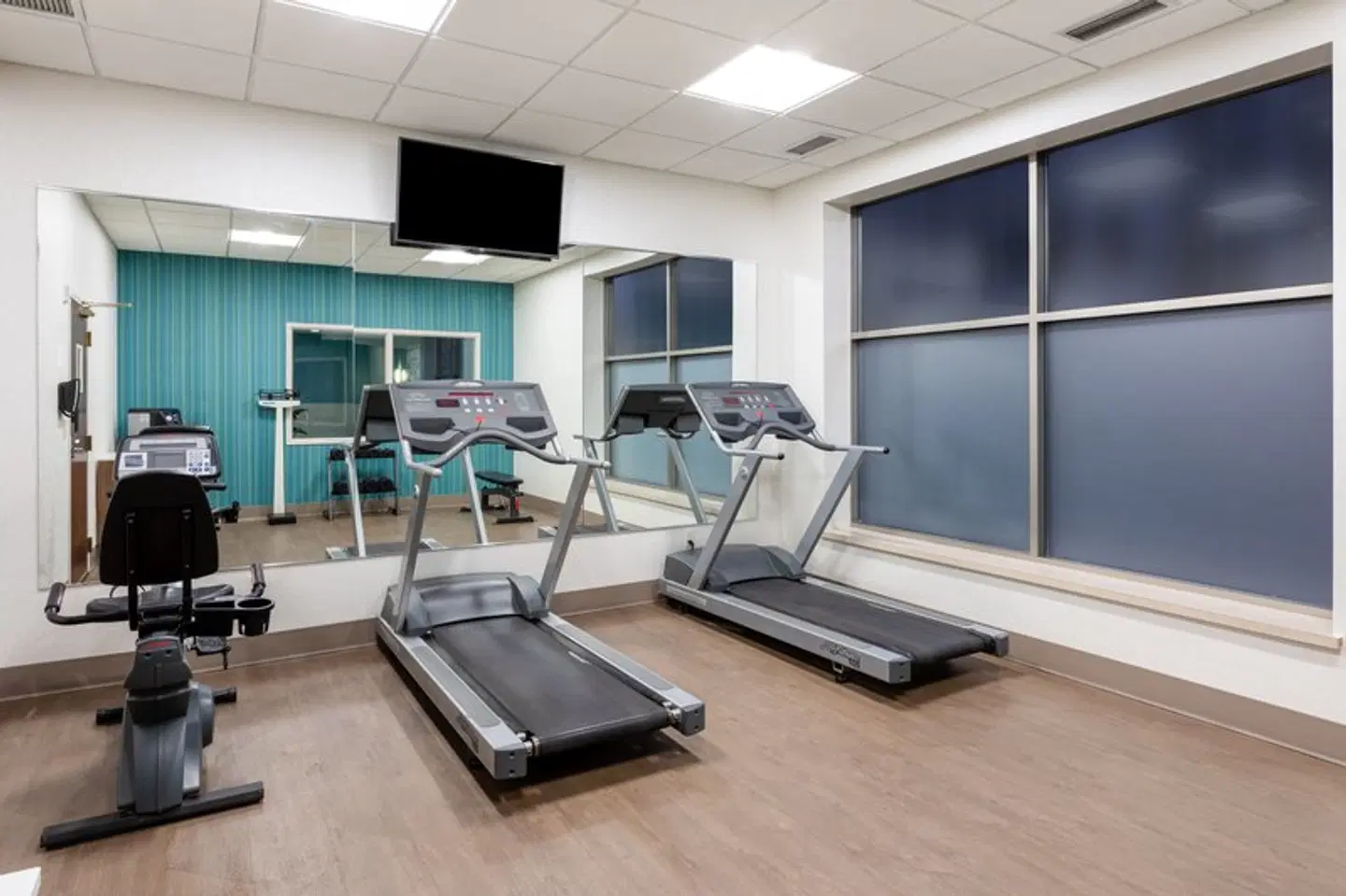 Holiday Inn Express & Suites Minneapolis-Dwtn (Conv Ctr) by IHG SPORTS_AND_LEISURE