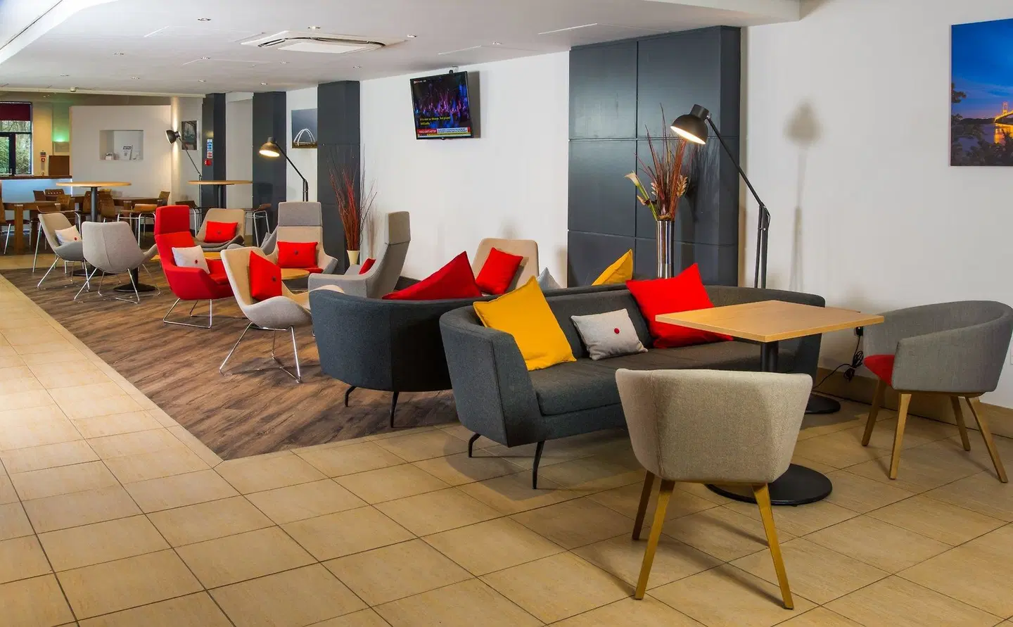 Holiday Inn Express Newport LOUNGE_LOBBY