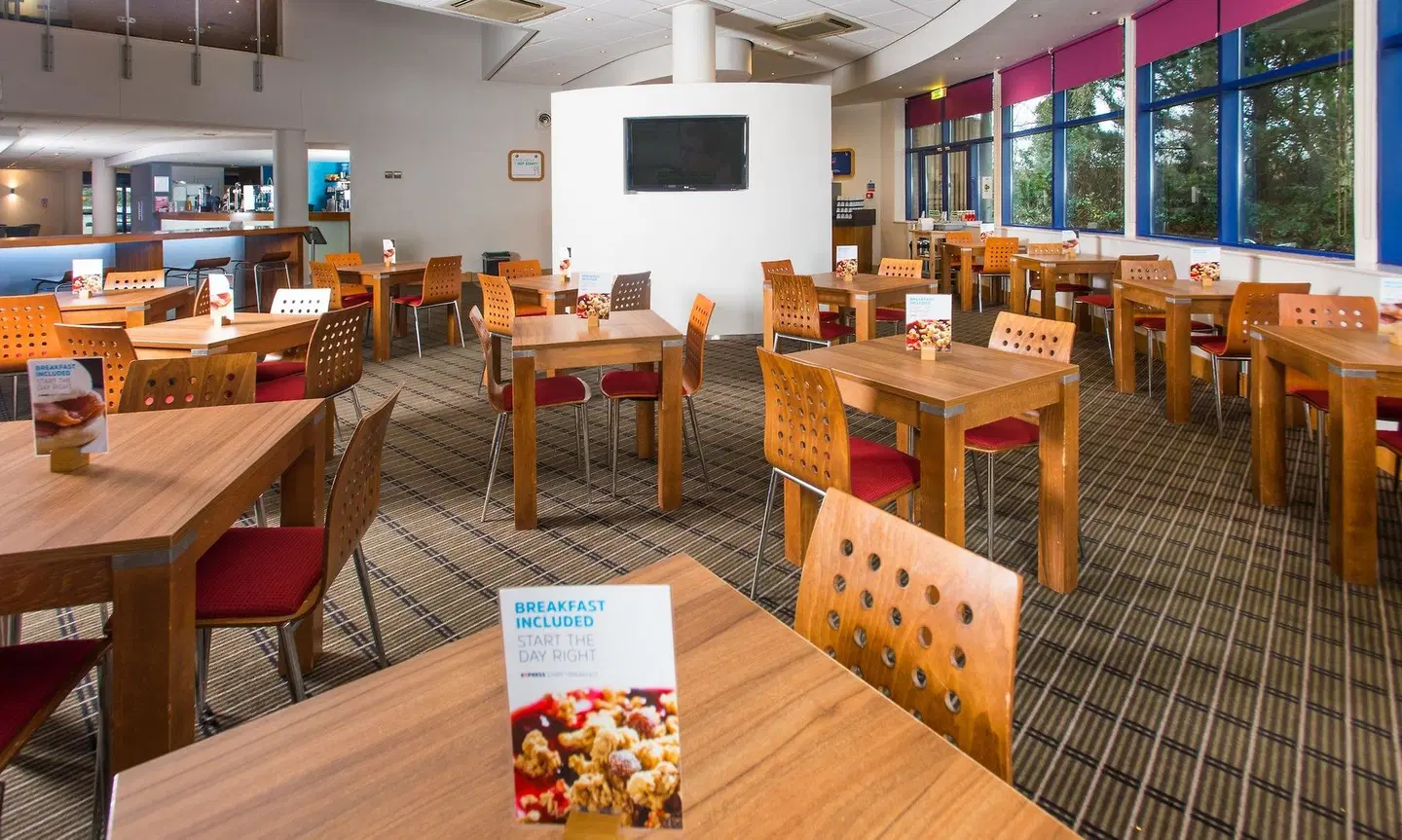 Holiday Inn Express Newport Restaurant