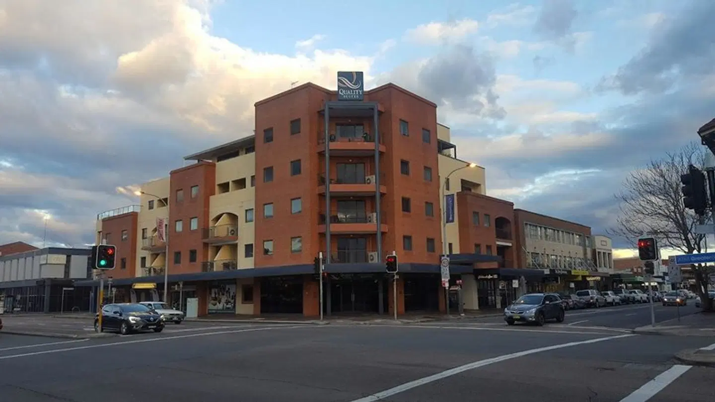 Quality Suites Boulevard on Beaumont EXTERIOR