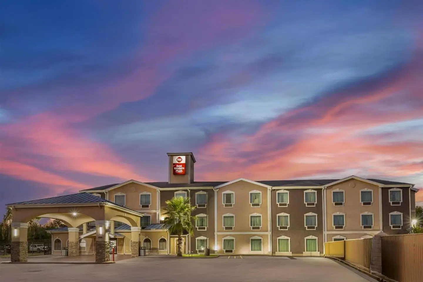 Best Western Heritage Inn EXTERIOR