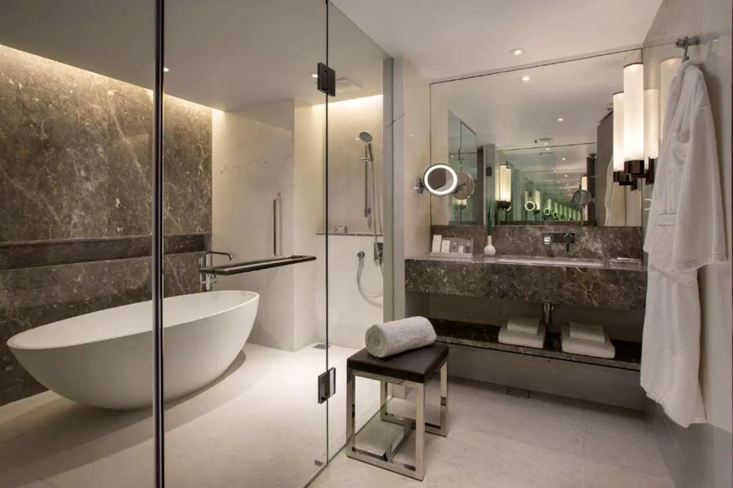 Carlton Hotel Singapore Badezimmer