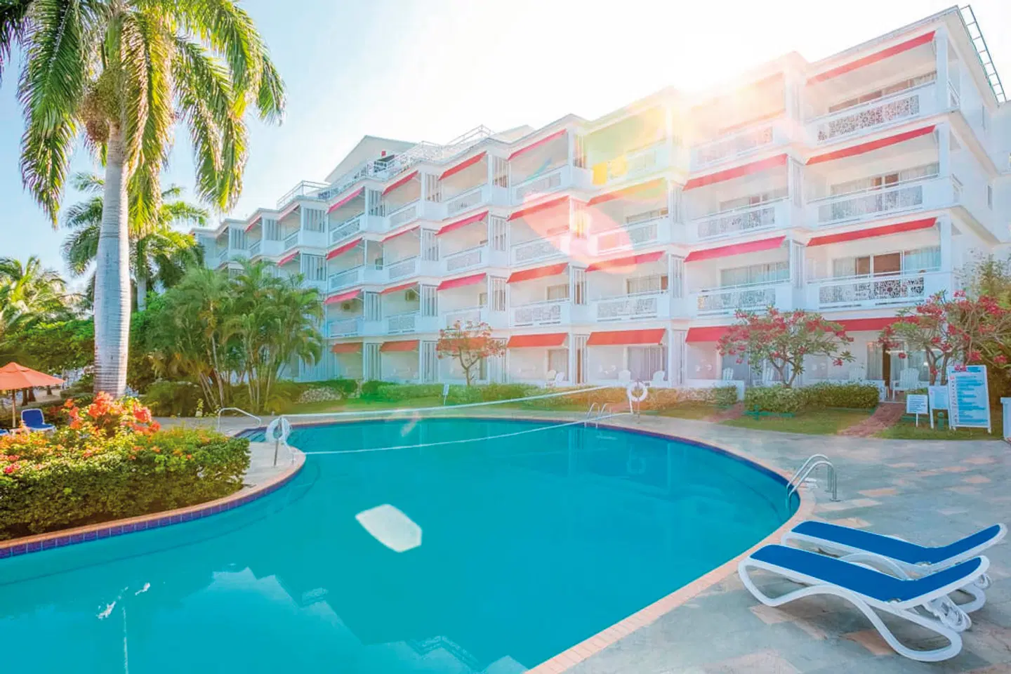 Grand Decameron Montego Beach, A Trademark All-Inclusive Resort OUTDOOR_POOL