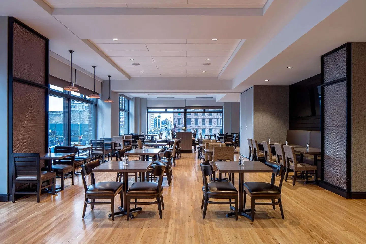 Embassy Suites by Hilton Minneapolis Downtown Hotel Restaurant