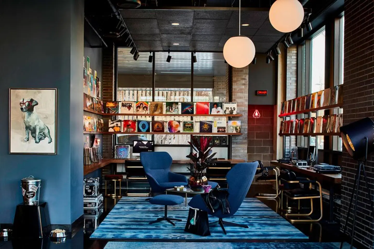 Moxy Minneapolis Uptown Bar