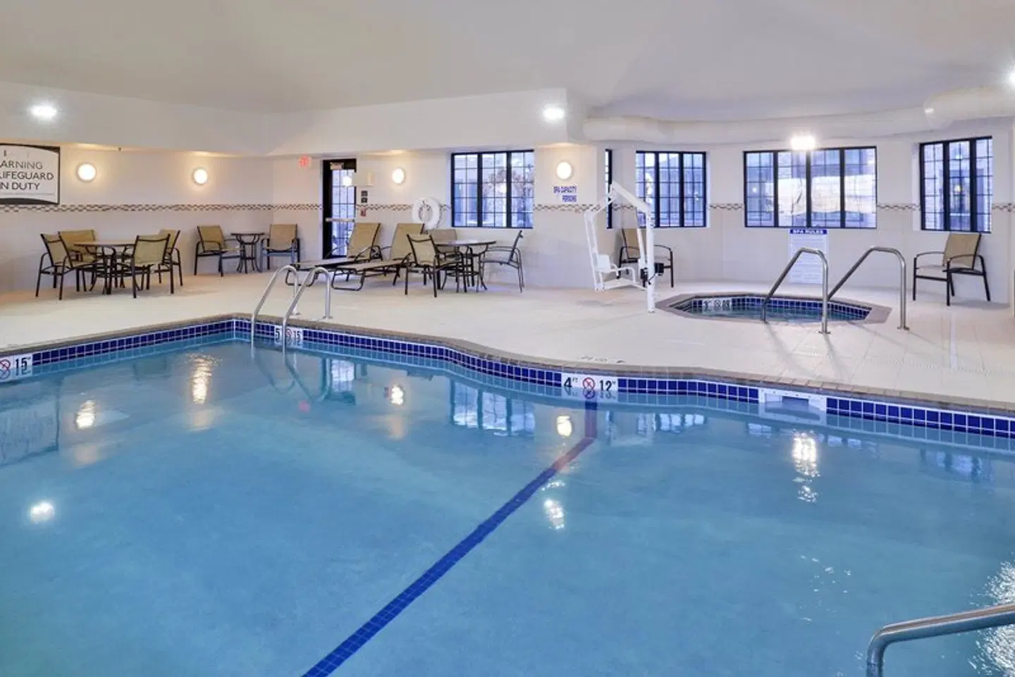Staybridge Suites Rochester by IHG Hallenbad