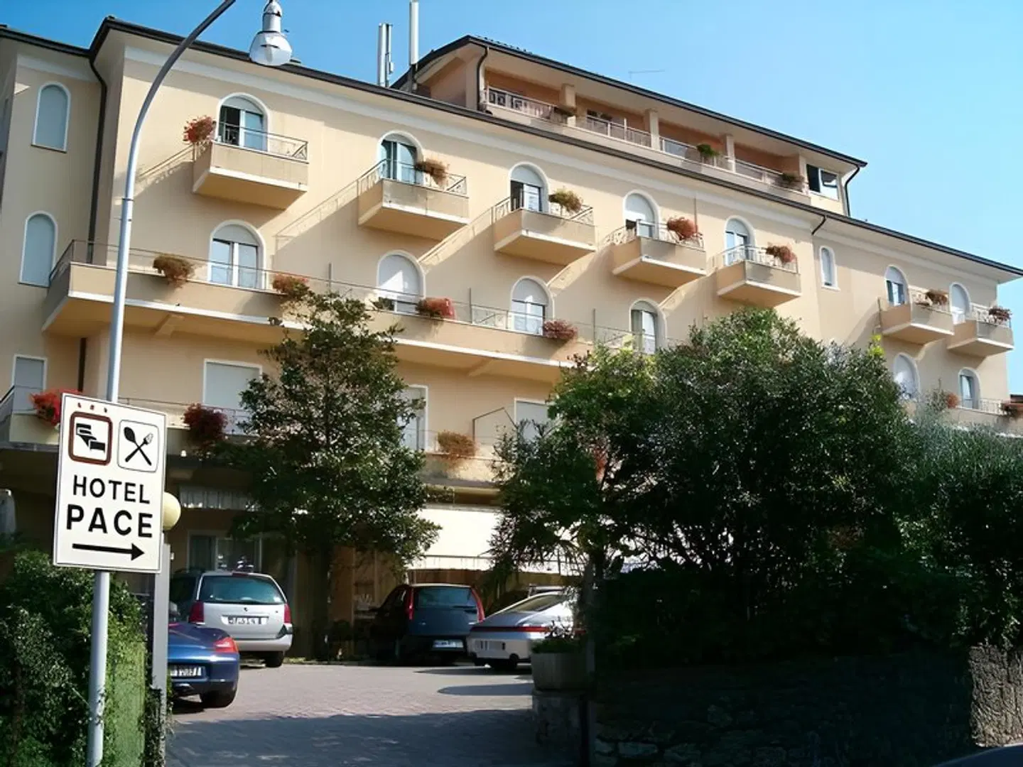 Pace EXTERIOR
