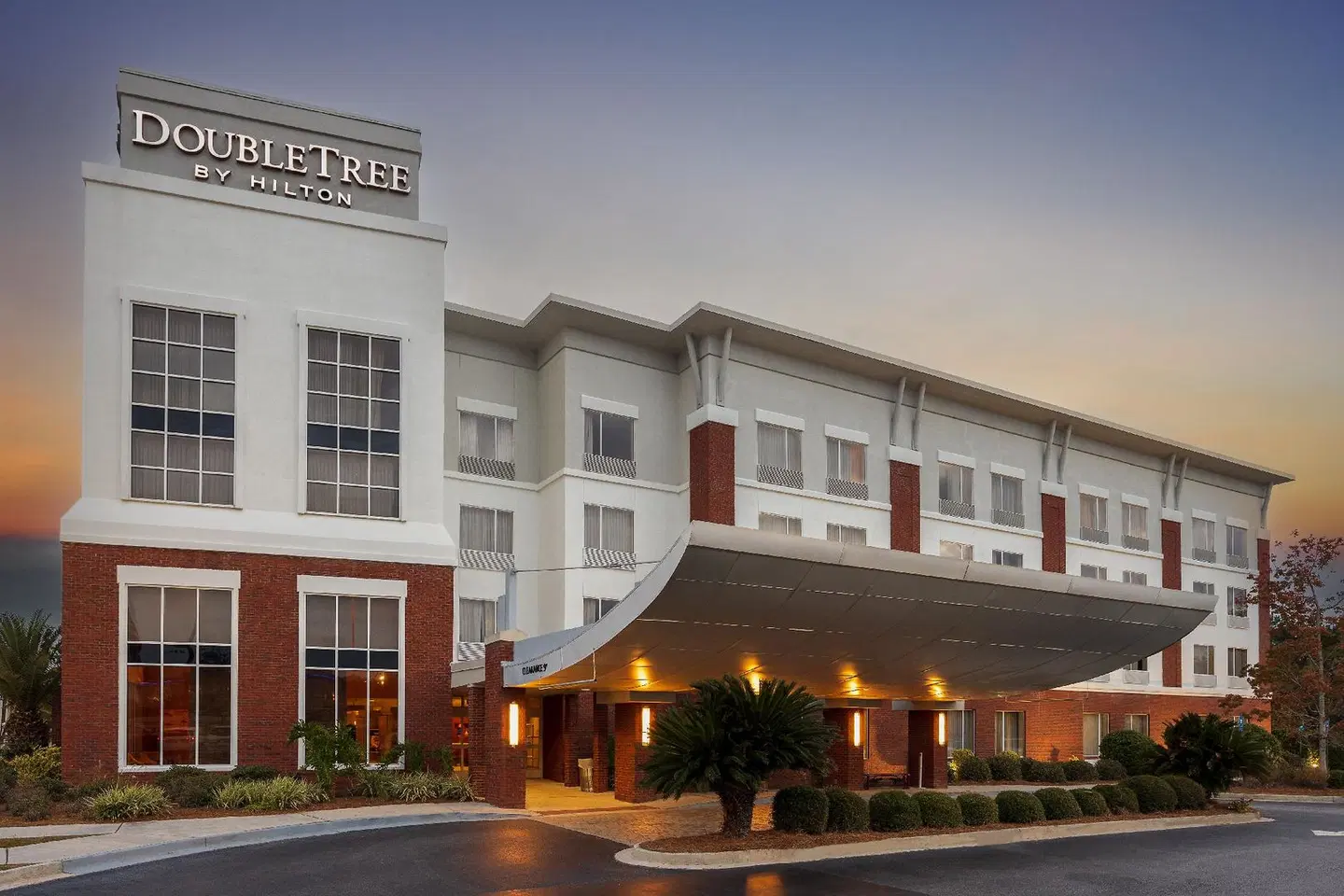 DoubleTree by Hilton Hotel Savannah Airport EXTERIOR