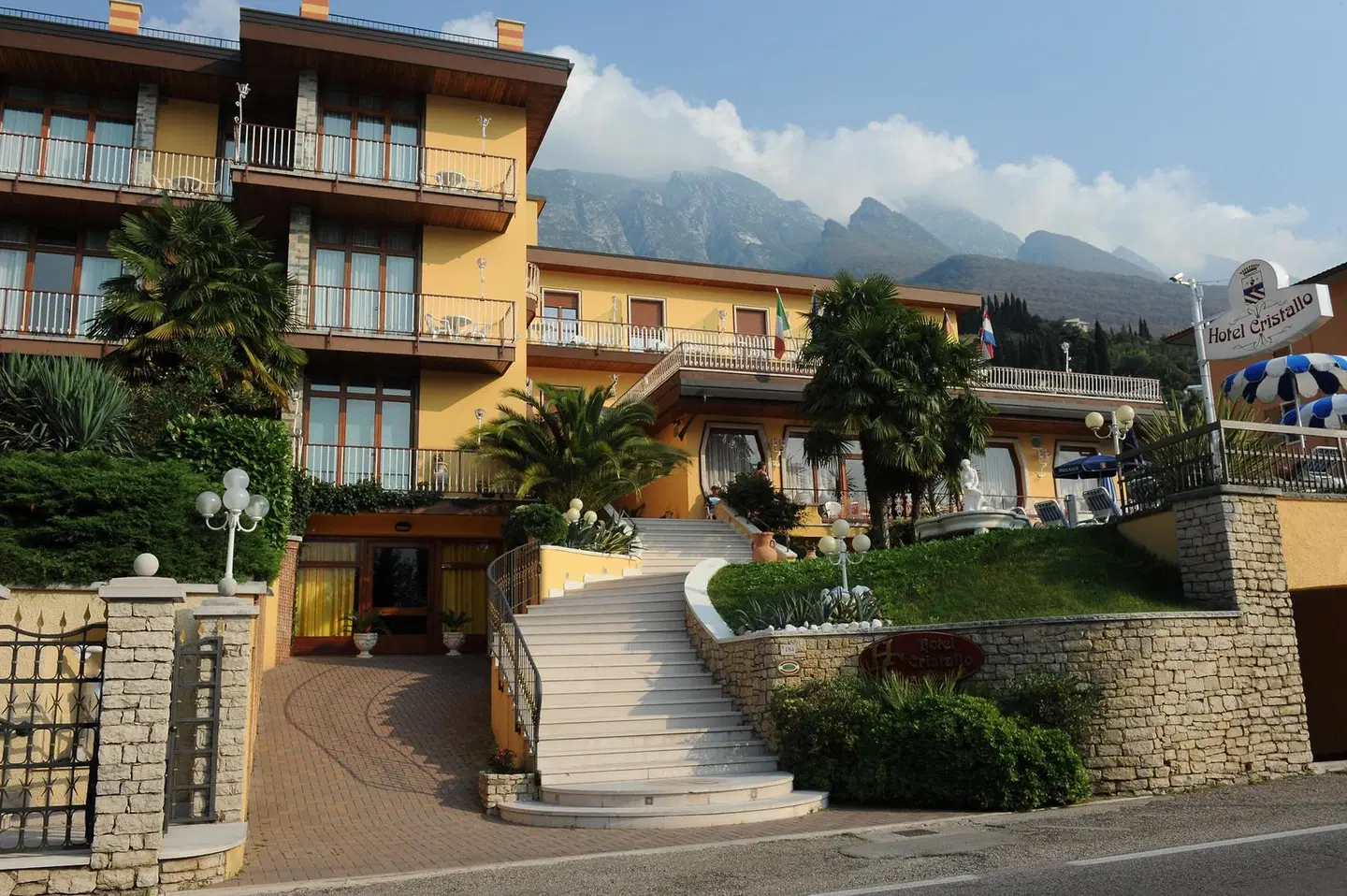 Hotel Cristallo EXTERIOR