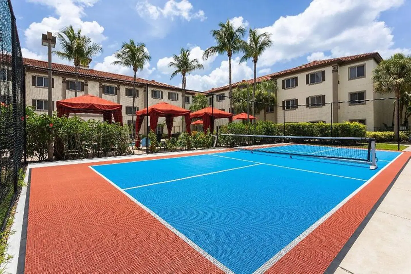 Hawthorn Suites by Wyndham Naples OUTDOOR_POOL