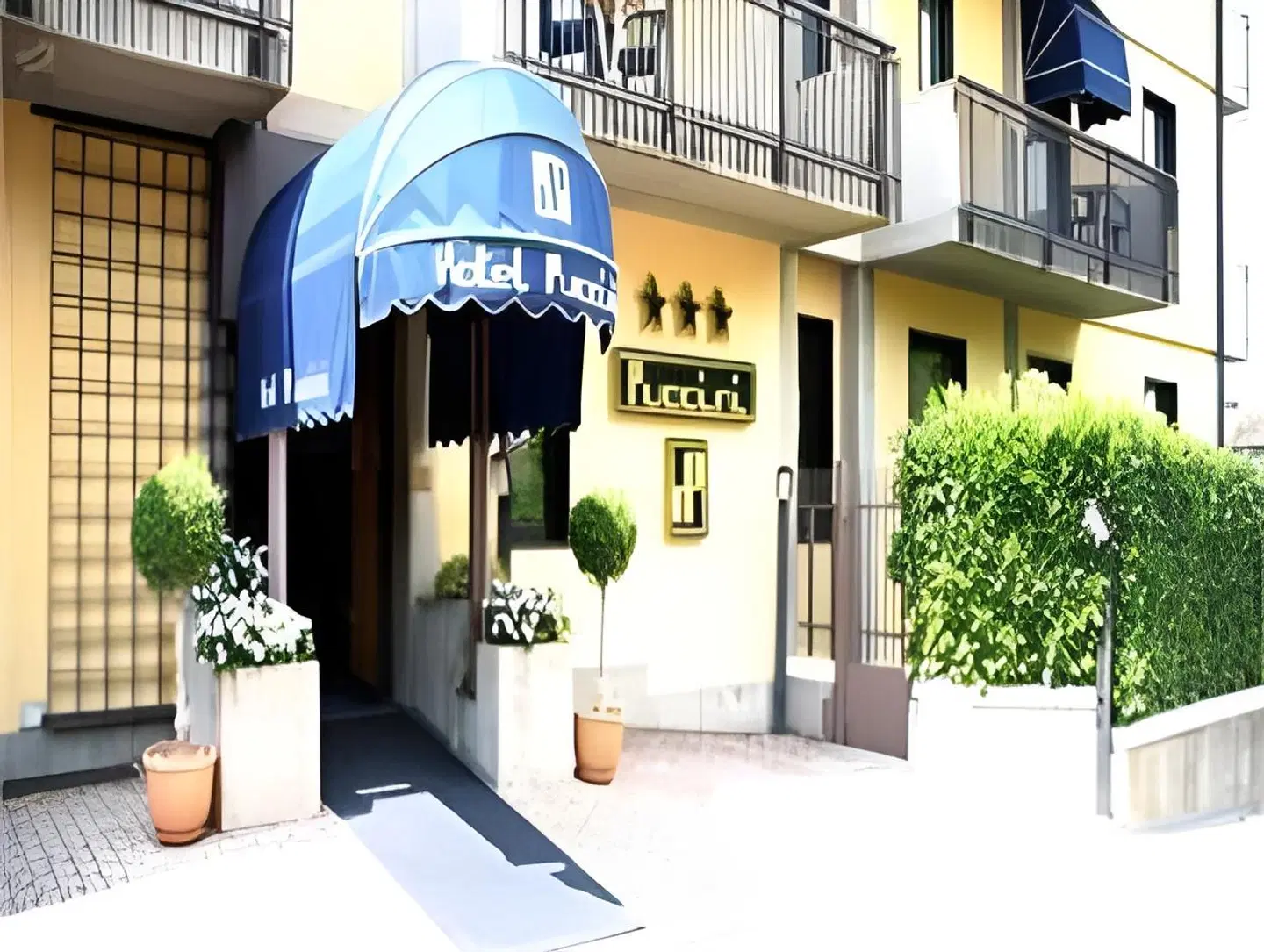 Puccini EXTERIOR