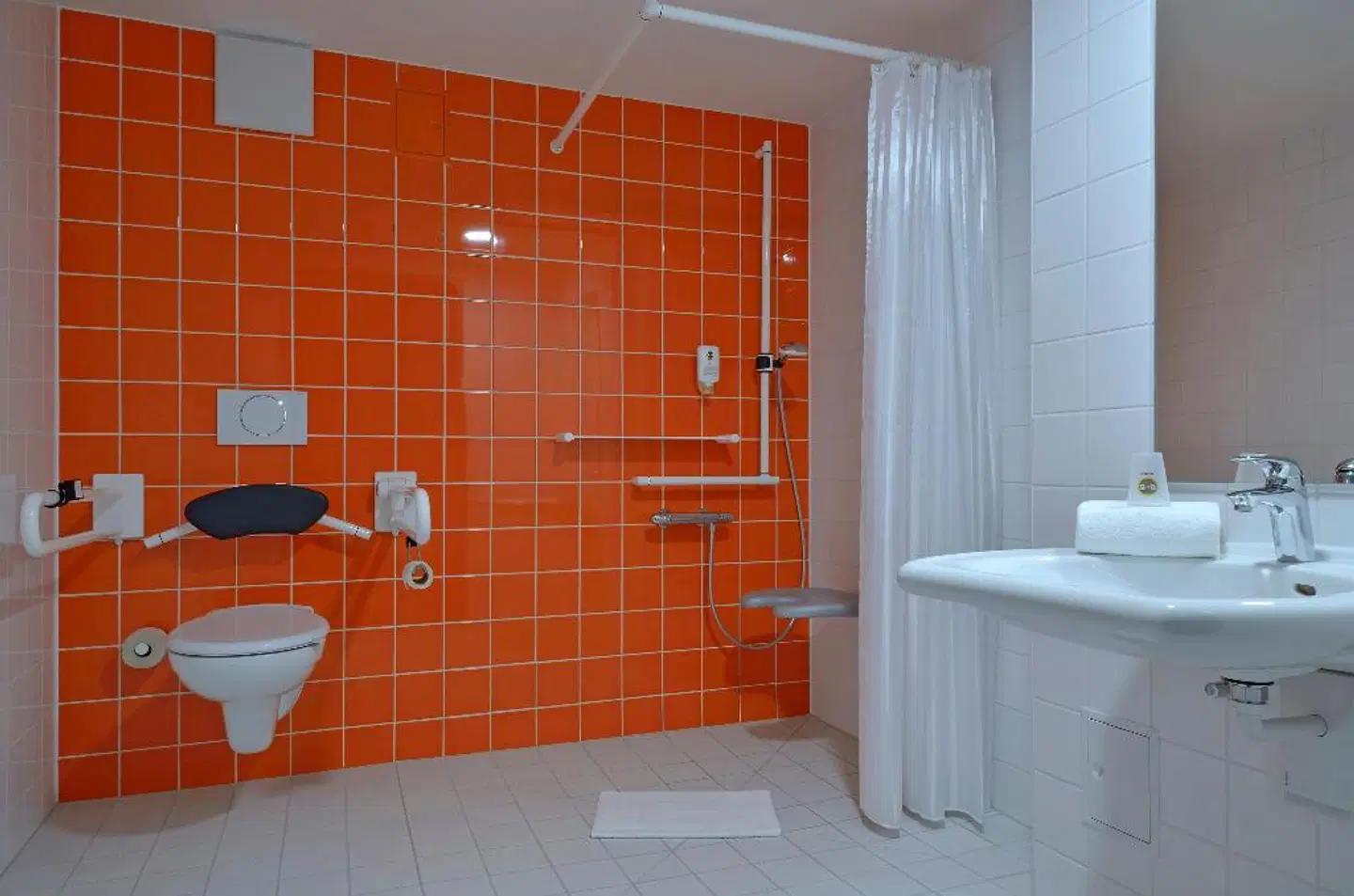 B&B Hotel Stuttgart-Zuffenhausen Badezimmer