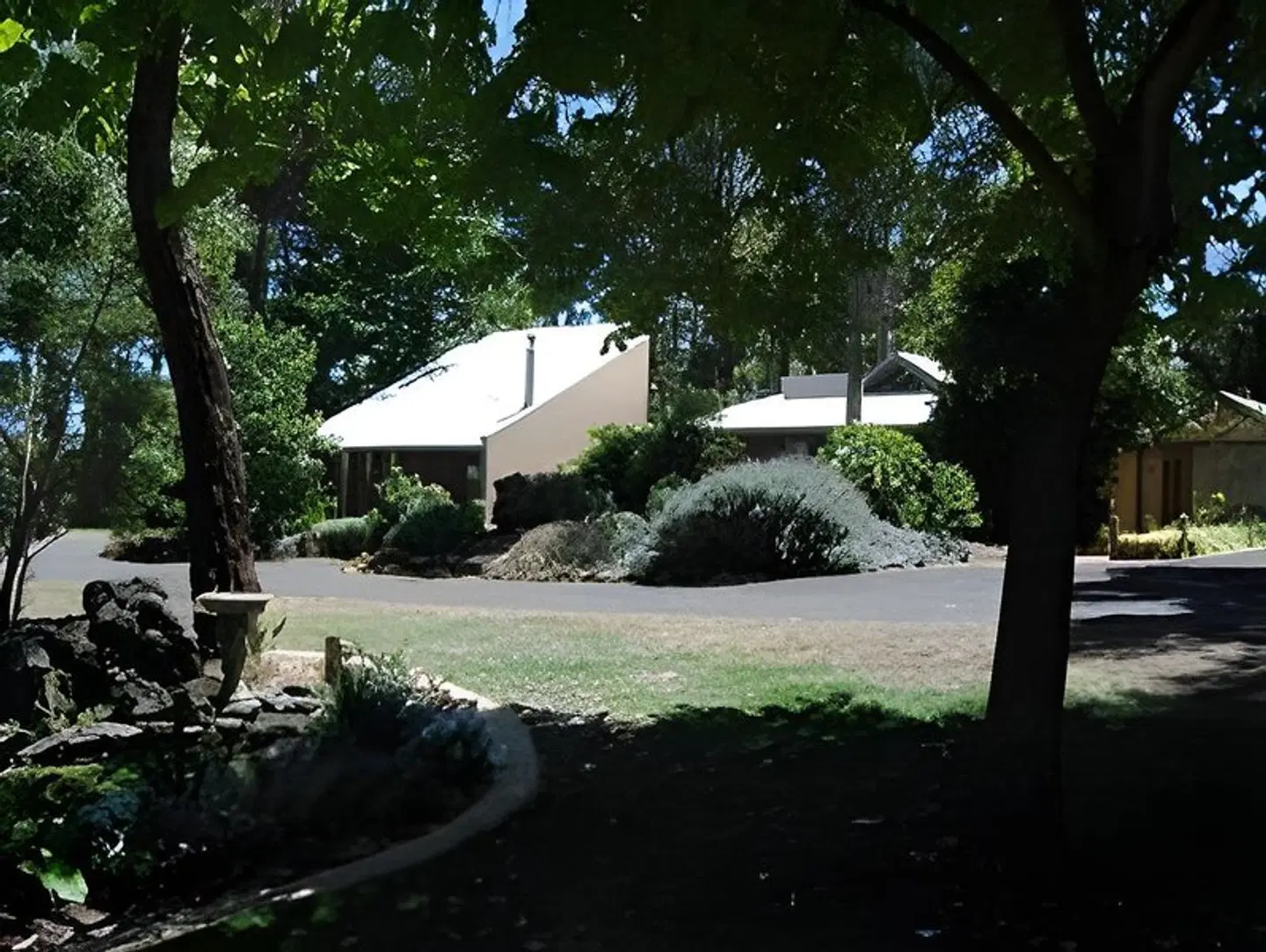 Clarendon Chalets GARDEN
