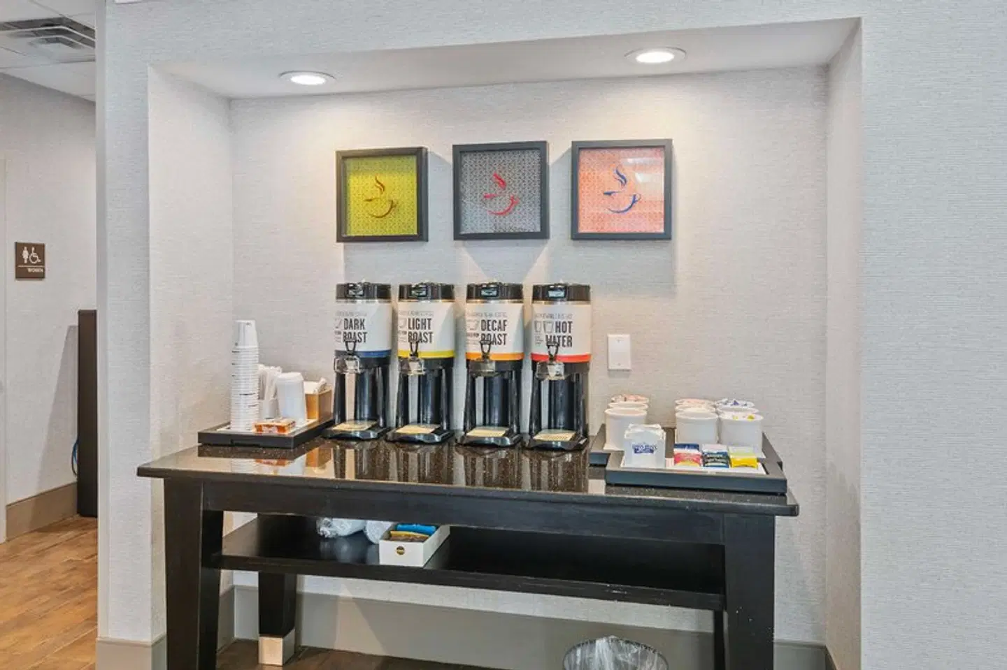 Hampton Inn Atlanta/Woodstock Bar