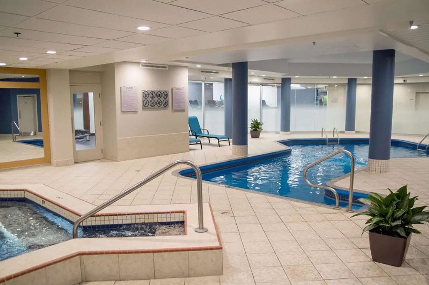 Hilton Montreal/Laval Hallenbad