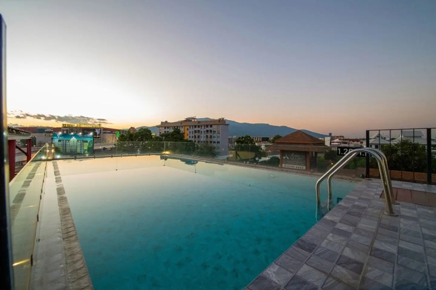 We Terminal Hotel OUTDOOR_POOL