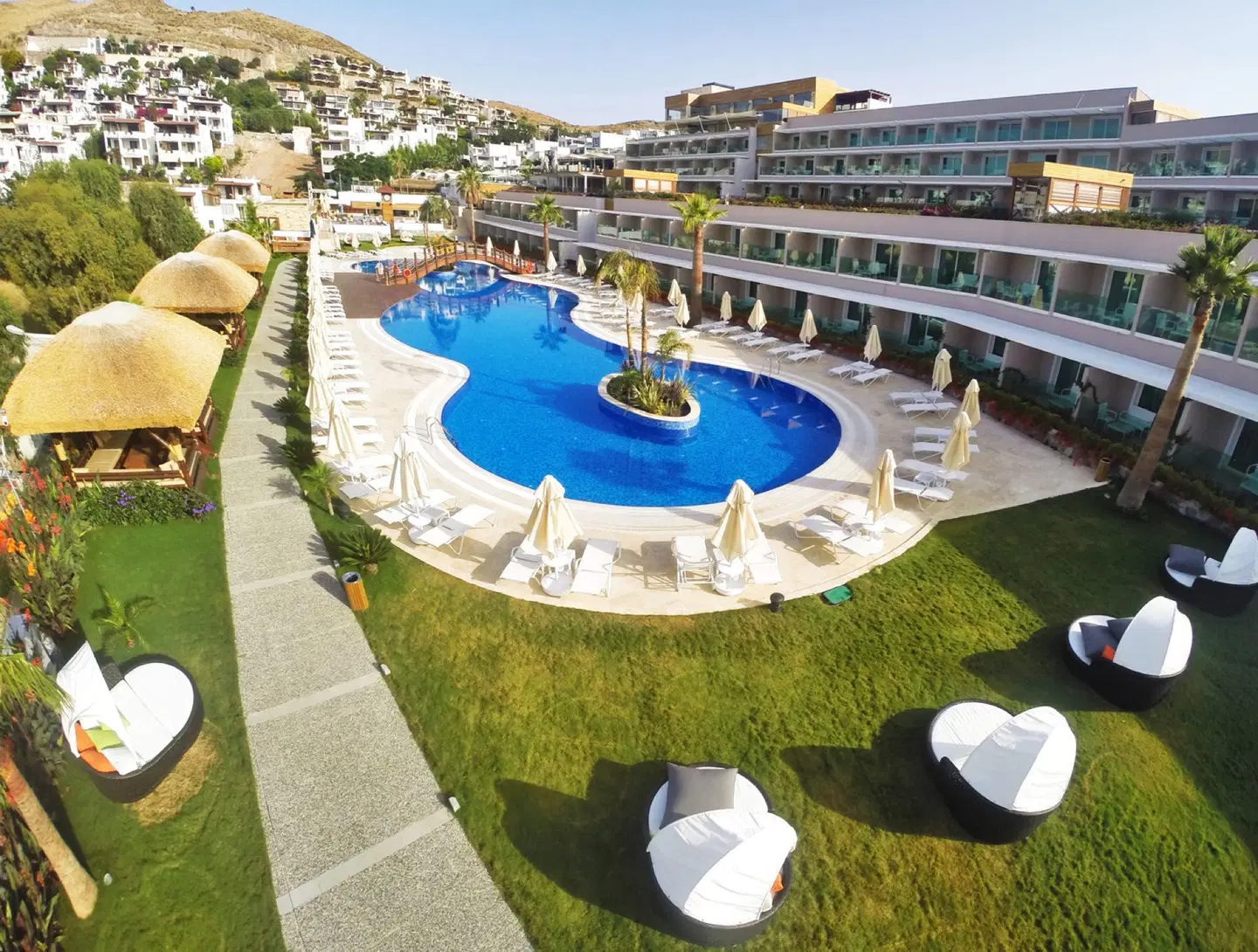 Bellazure Hotel EXTERIOR