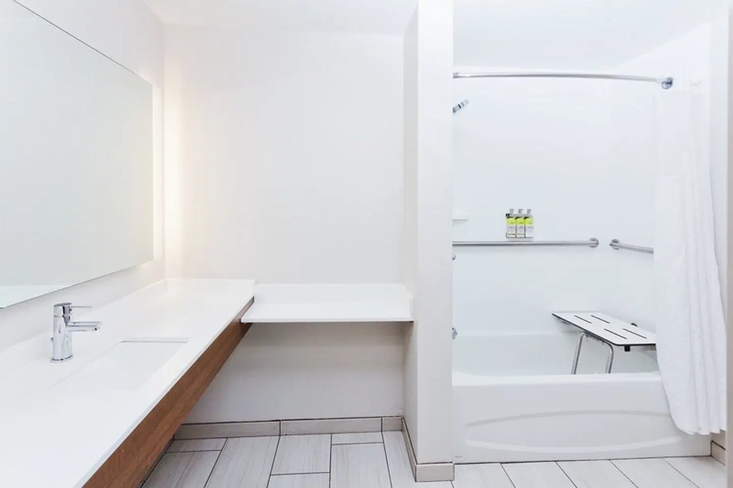 Holiday Inn Express & Suites Rome by IHG ROOM_EXAMPLE