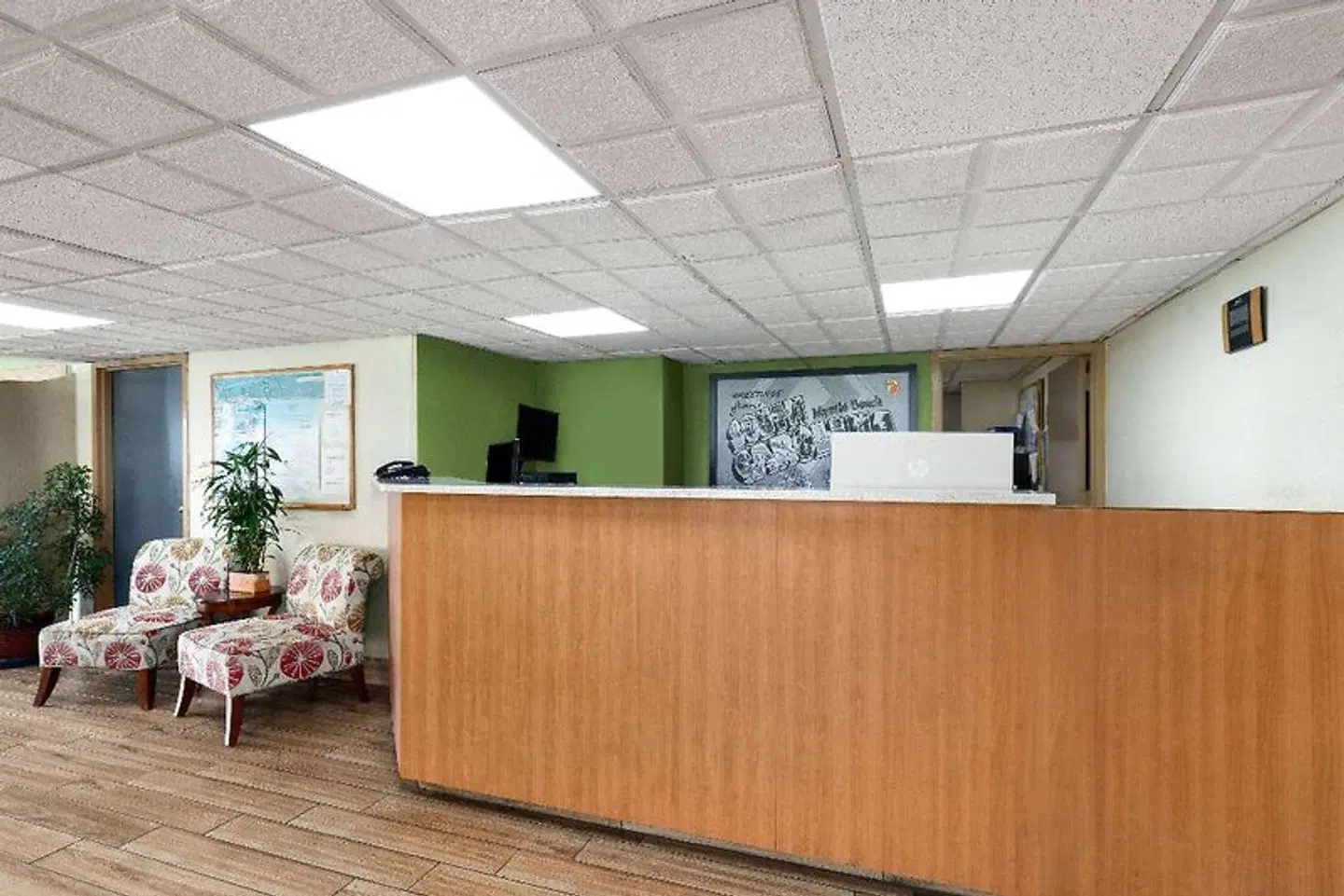 Super 8 by Wyndham Myrtle Beach/Market Common Area LOUNGE_LOBBY
