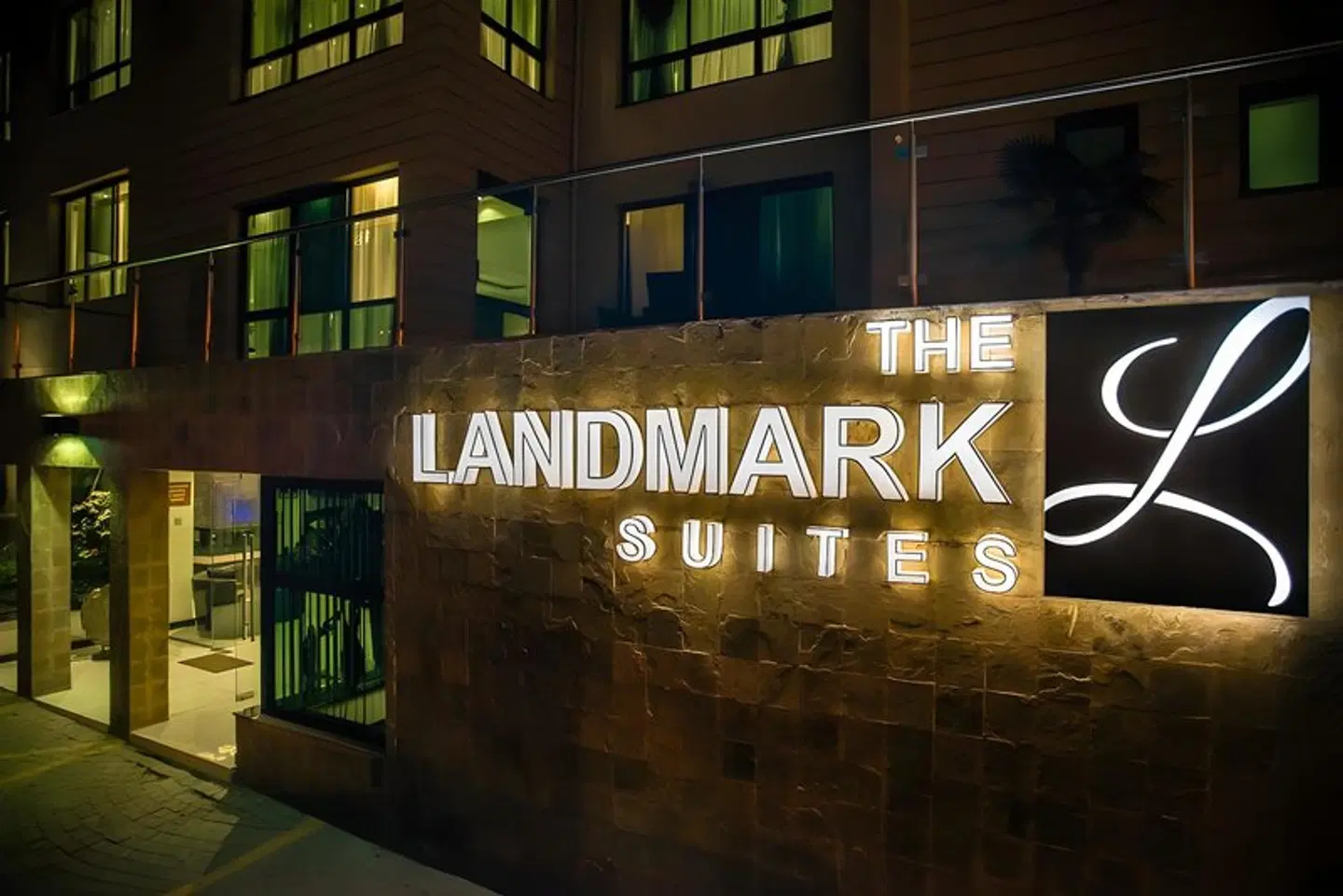 The Landmark Suites EXTERIOR