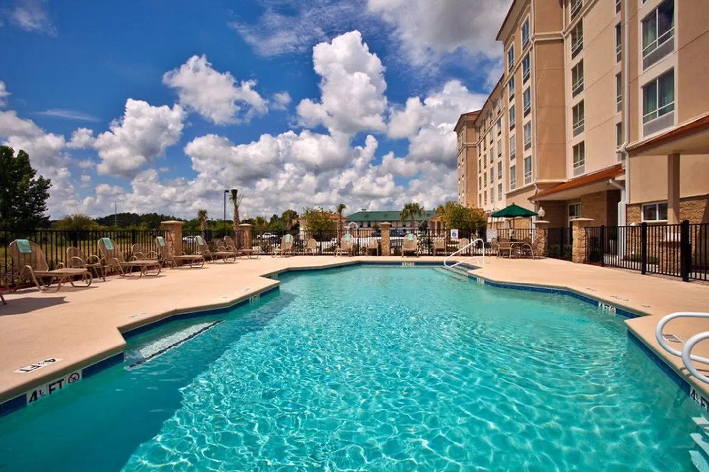 Holiday Inn Valdosta Conference Center by IHG OUTDOOR_POOL
