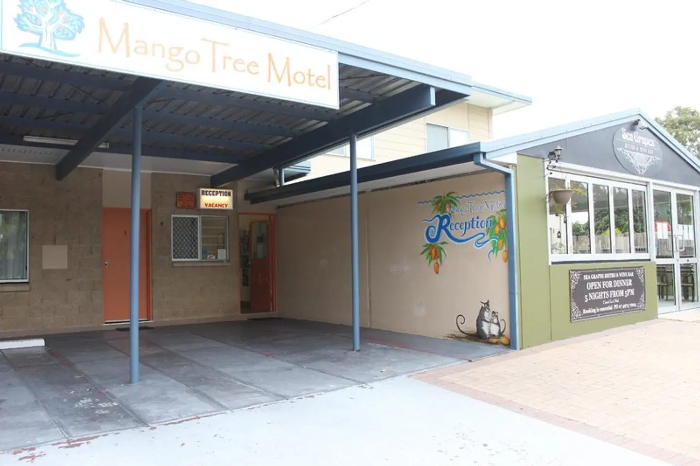 Mango Tree Motel EXTERIOR