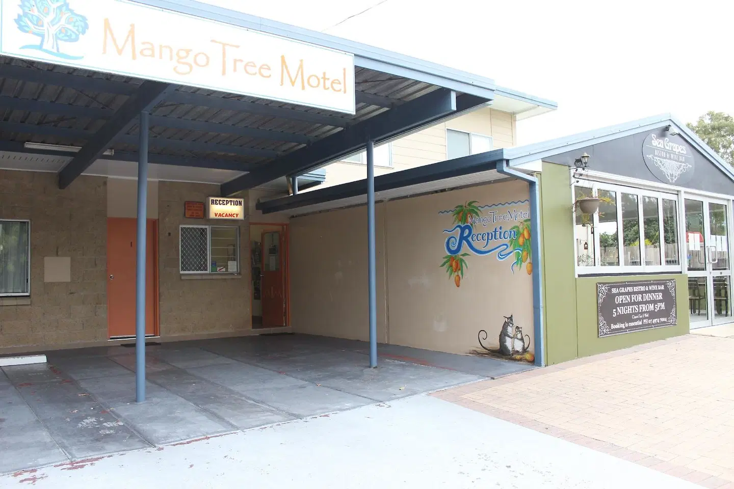 Mango Tree Motel EXTERIOR