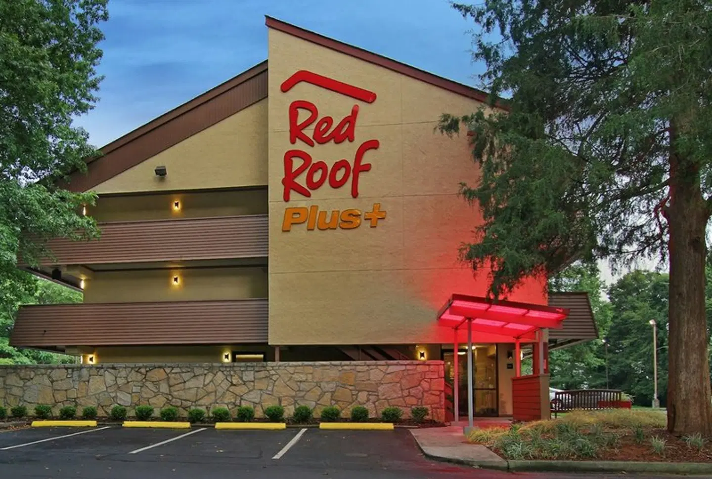 Red Roof Inn Plus Atlanta - Buckhead EXTERIOR