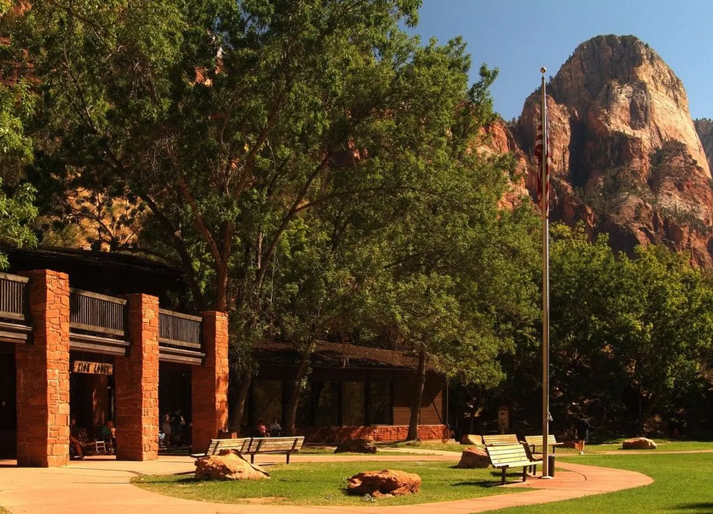 Zion Lodge EXTERIOR