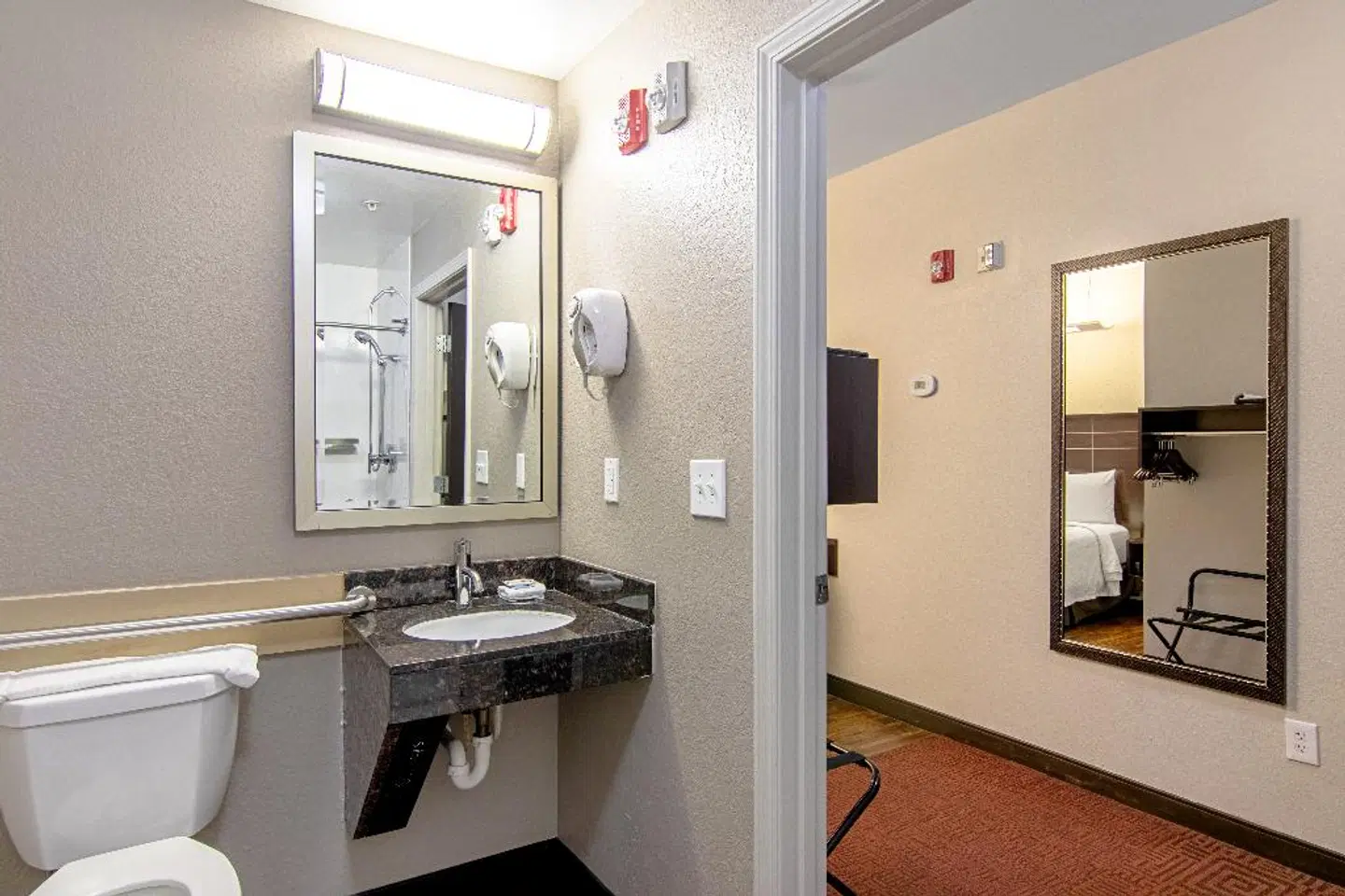 Red Roof Inn Locust Grove Badezimmer