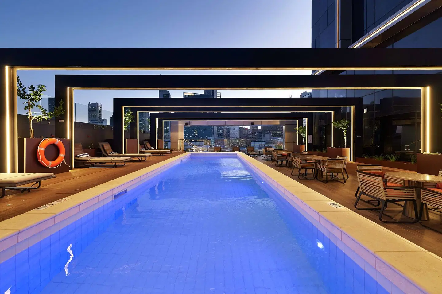 DoubleTree by Hilton Perth Northbridge Hallenbad