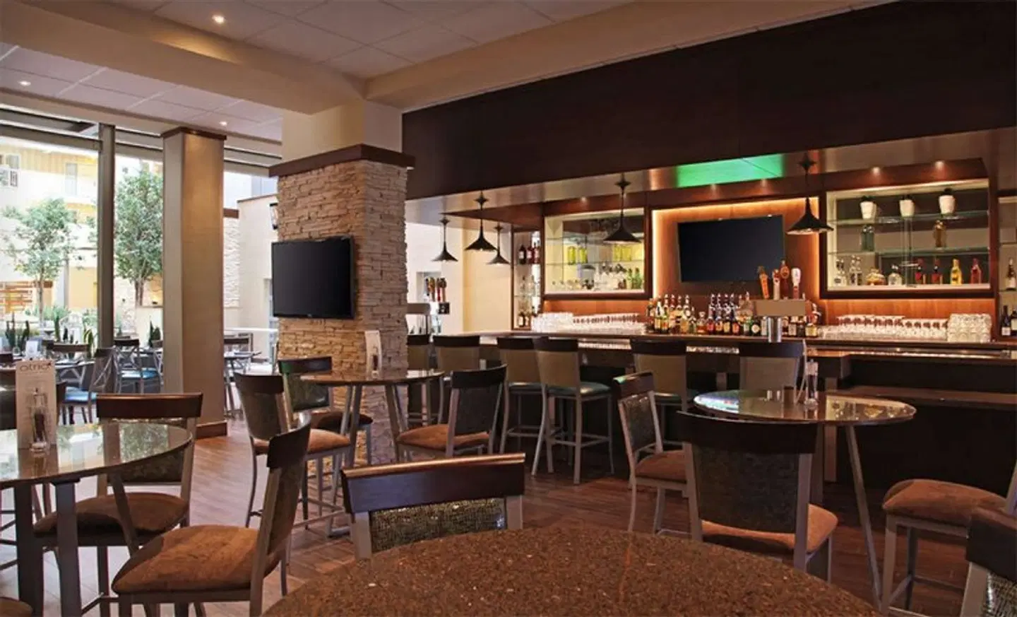 Embassy Suites by Hilton Dallas Market Center Bar