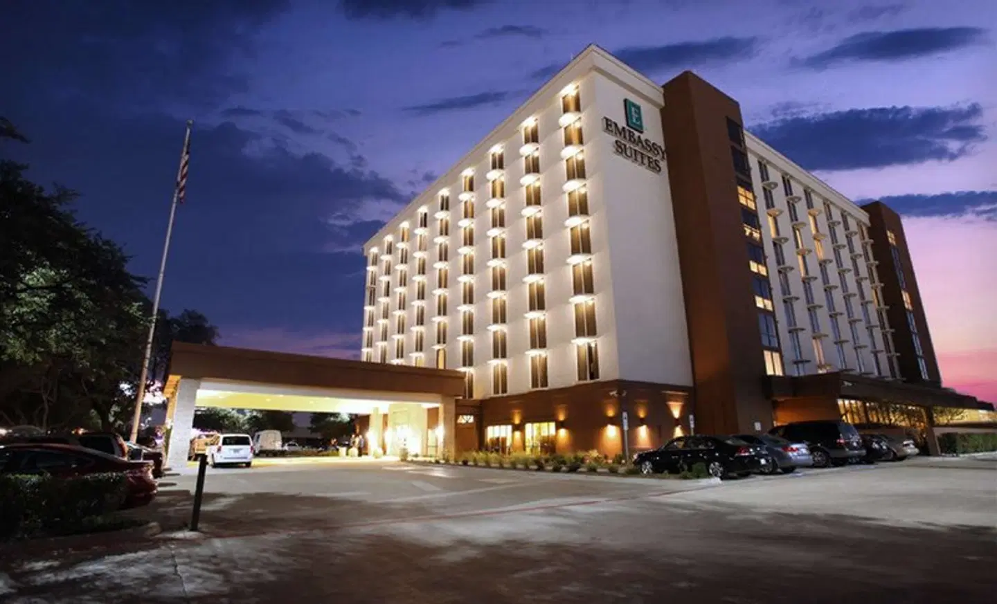 Embassy Suites by Hilton Dallas Market Center EXTERIOR