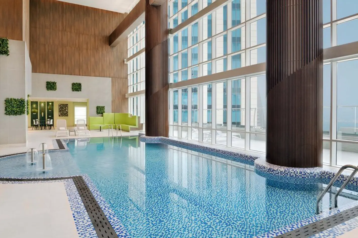 Element by Westin City Center Doha Hallenbad