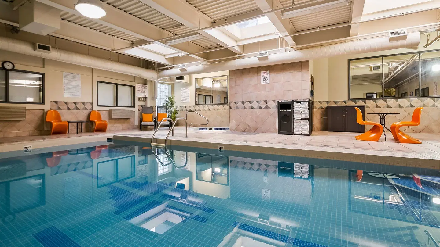 Best Western Airport Inn Hallenbad