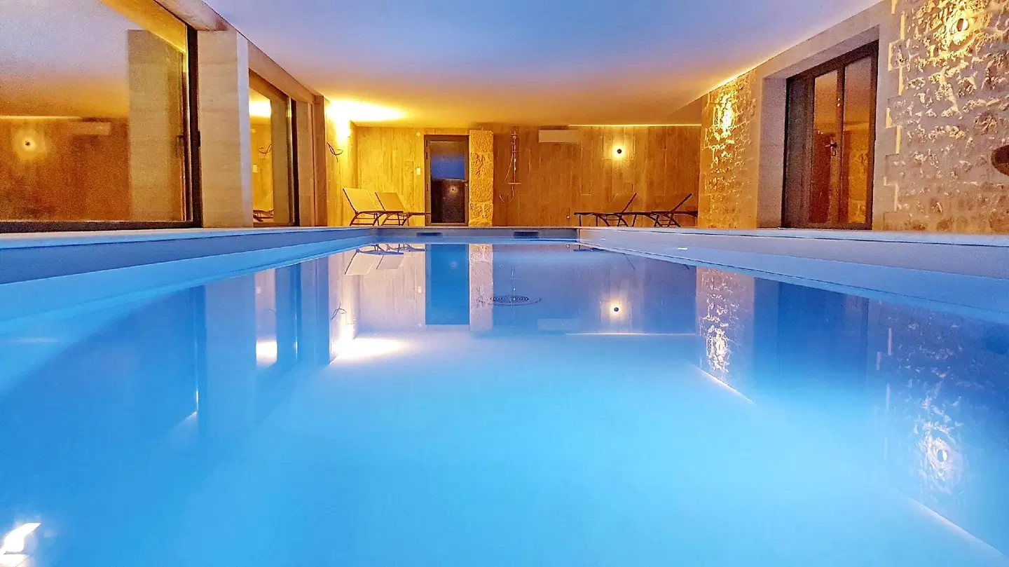 Le Petit Paradis Hallenbad