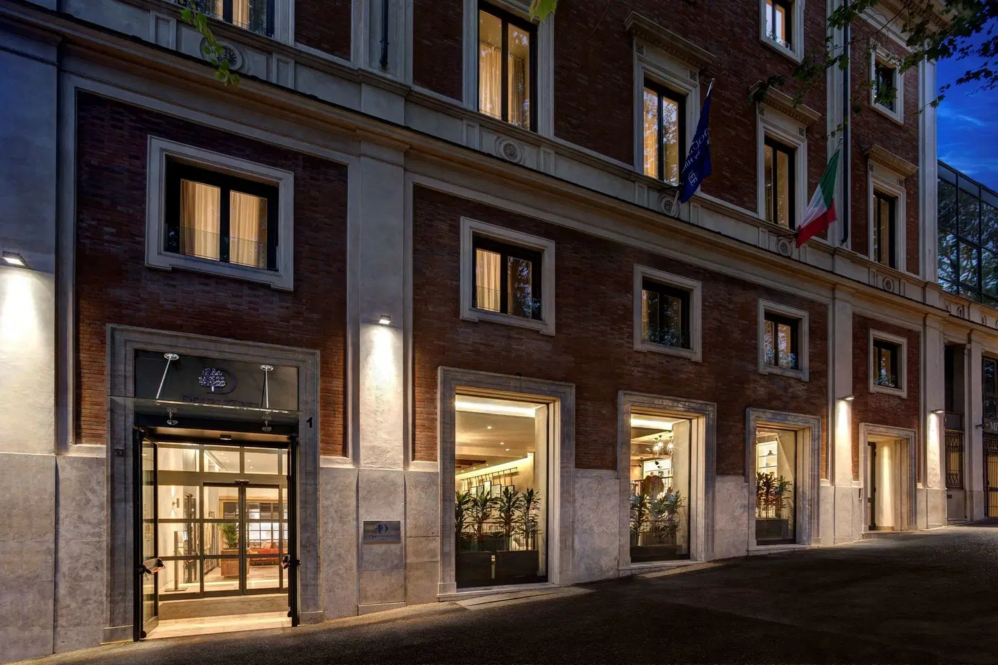 DoubleTree by Hilton Rome Monti EXTERIOR