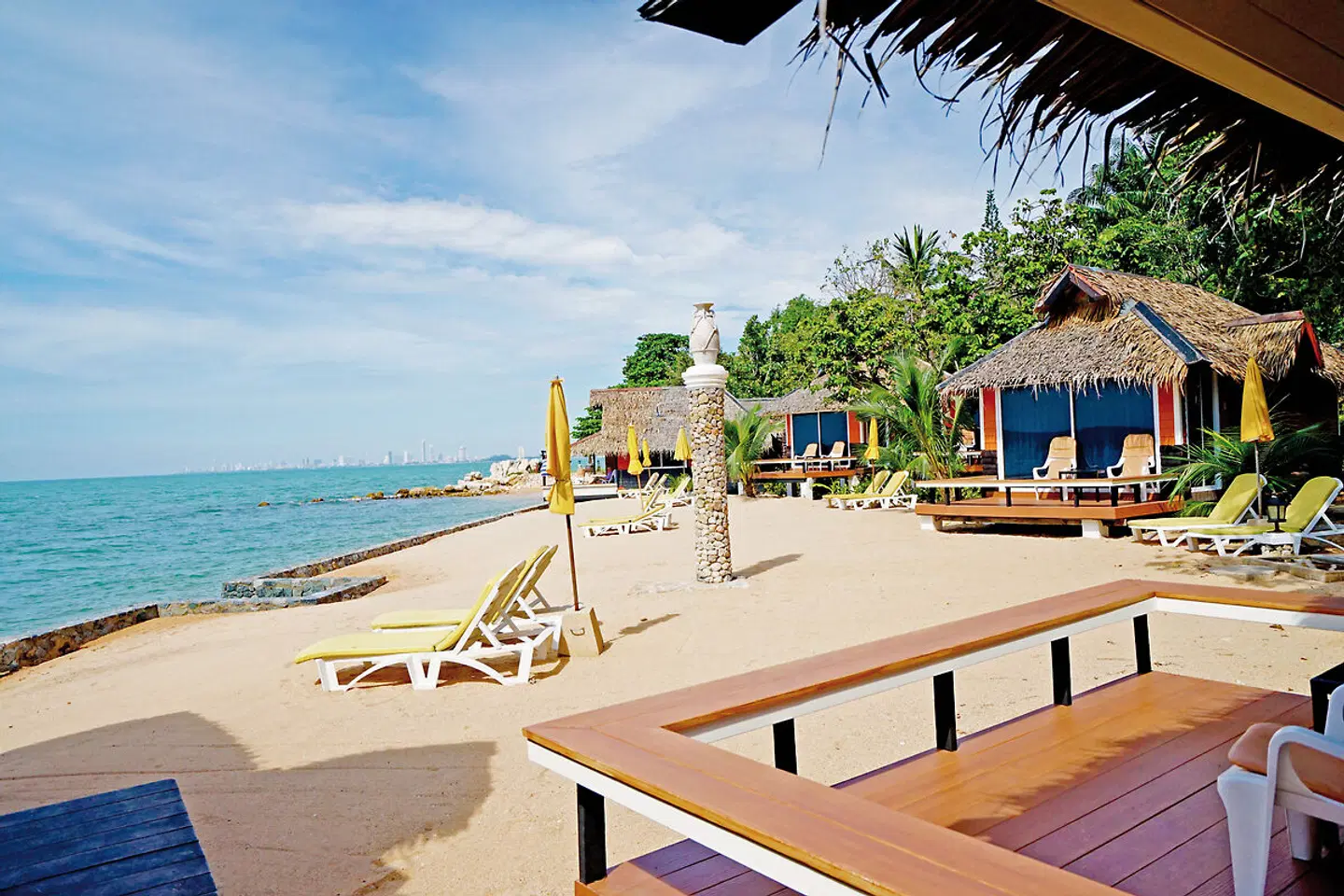 Sunset Village Beach Resort Strand