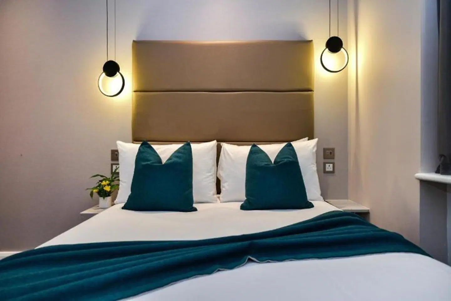 The Queen's Park Hotel ROOM_EXAMPLE