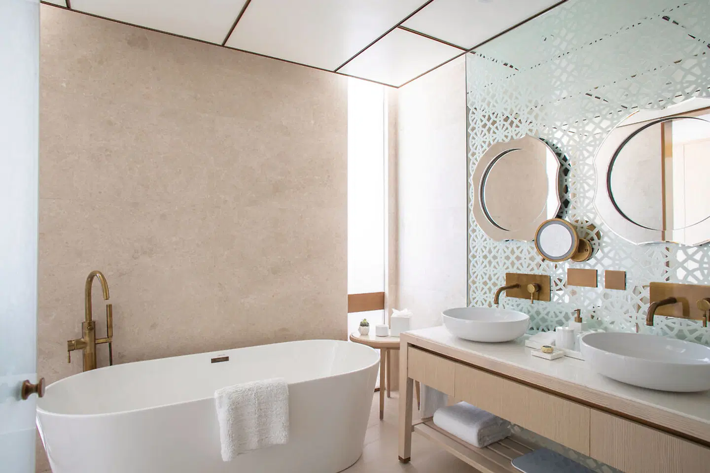 Jumeirah Saadiyat Island BATHROOM