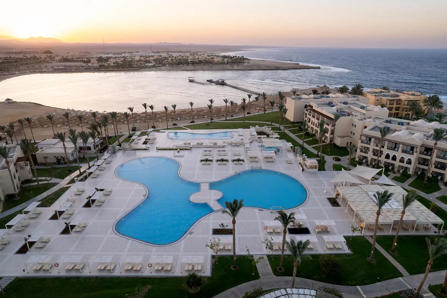 JAZ Lamaya Resort OUTDOOR_POOL
