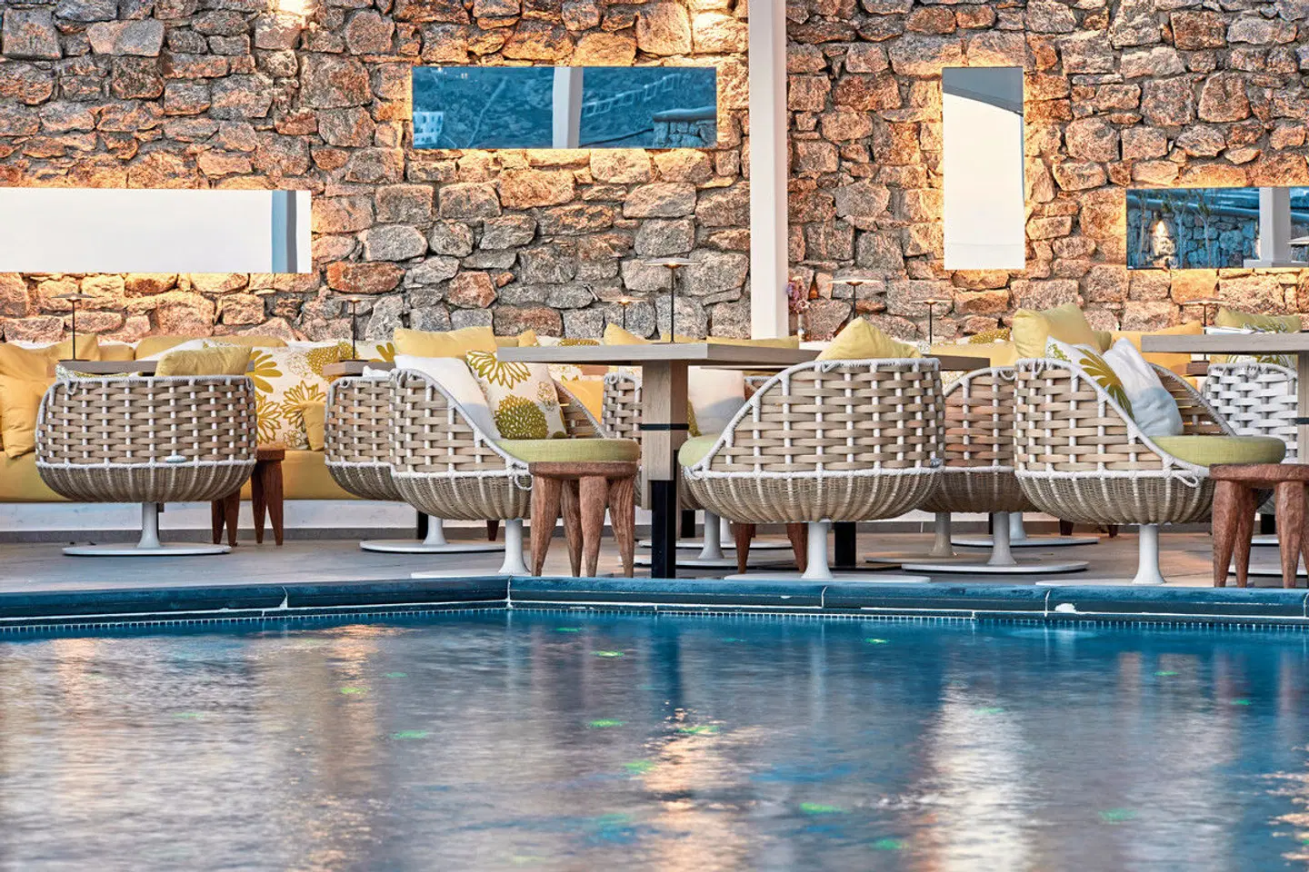 Myconian Korali Hallenbad