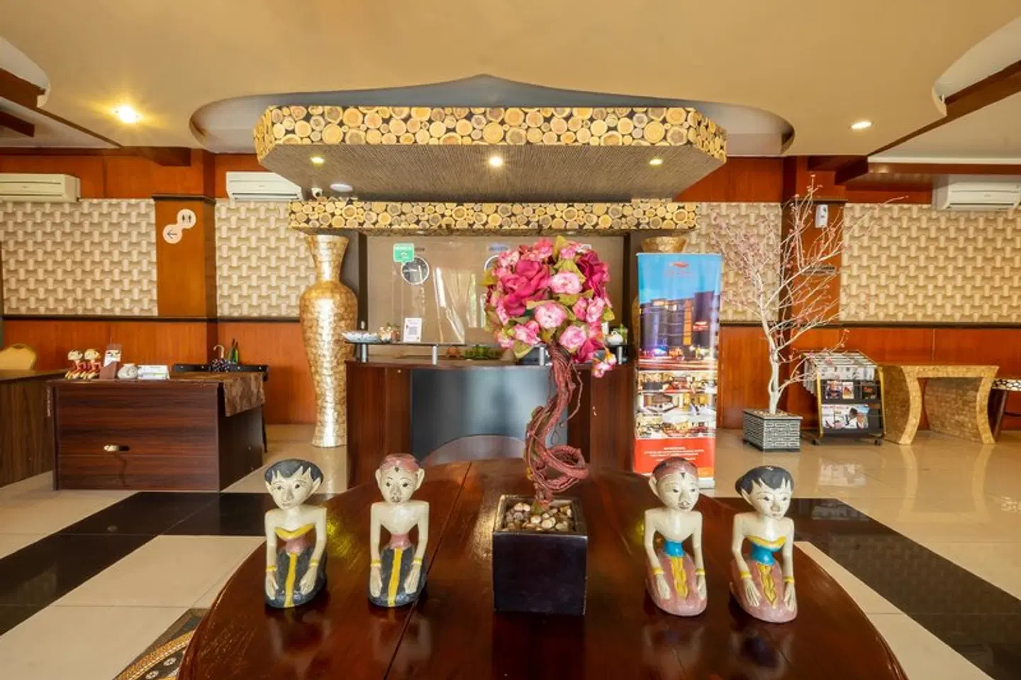 Red Chilies Hotel LOUNGE_LOBBY