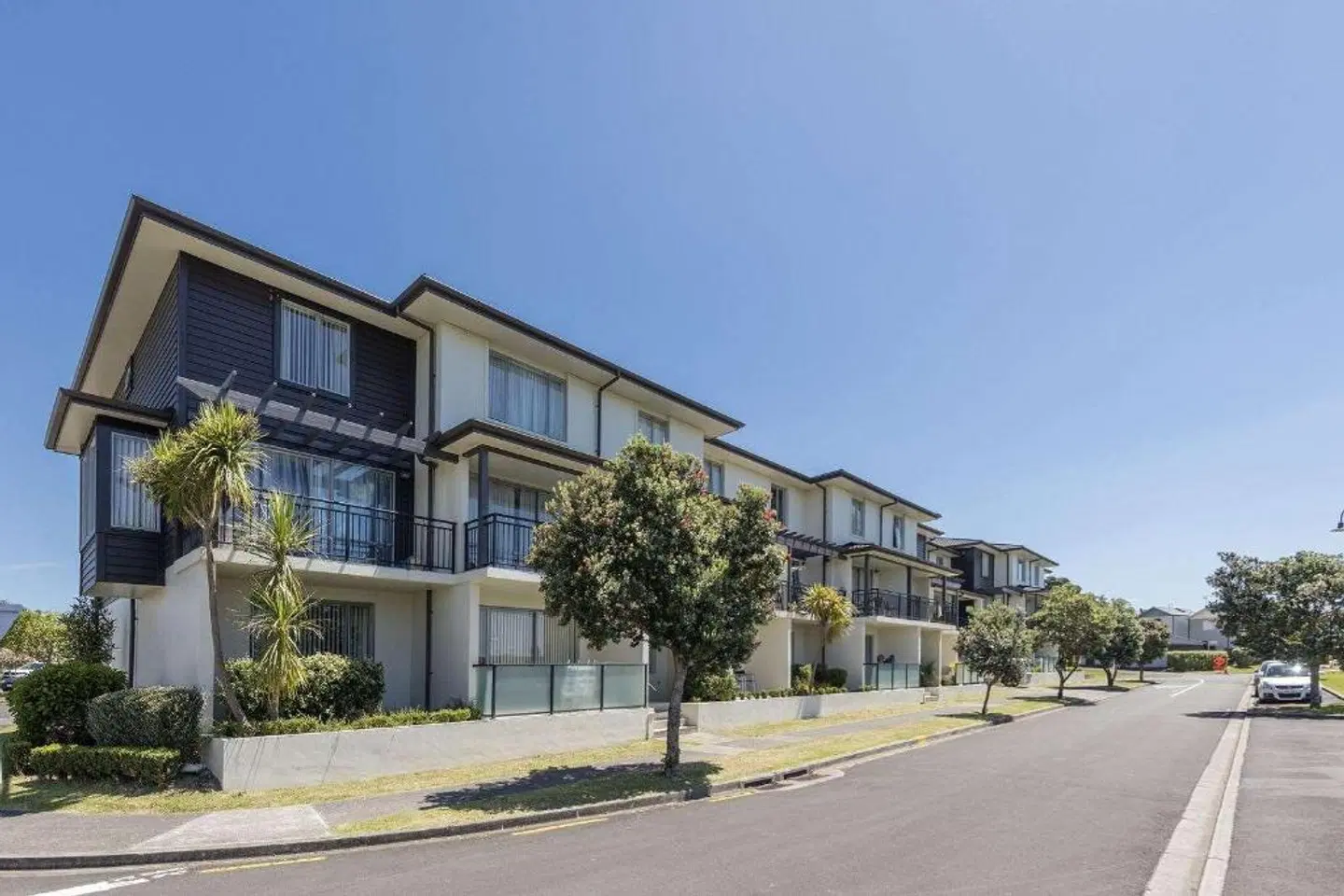 Waldorf Newhaven Apartments EXTERIOR