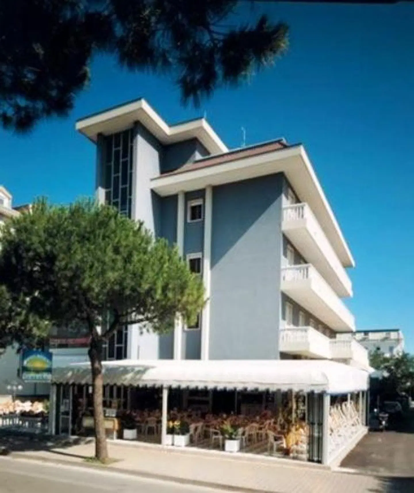 Riviera EXTERIOR